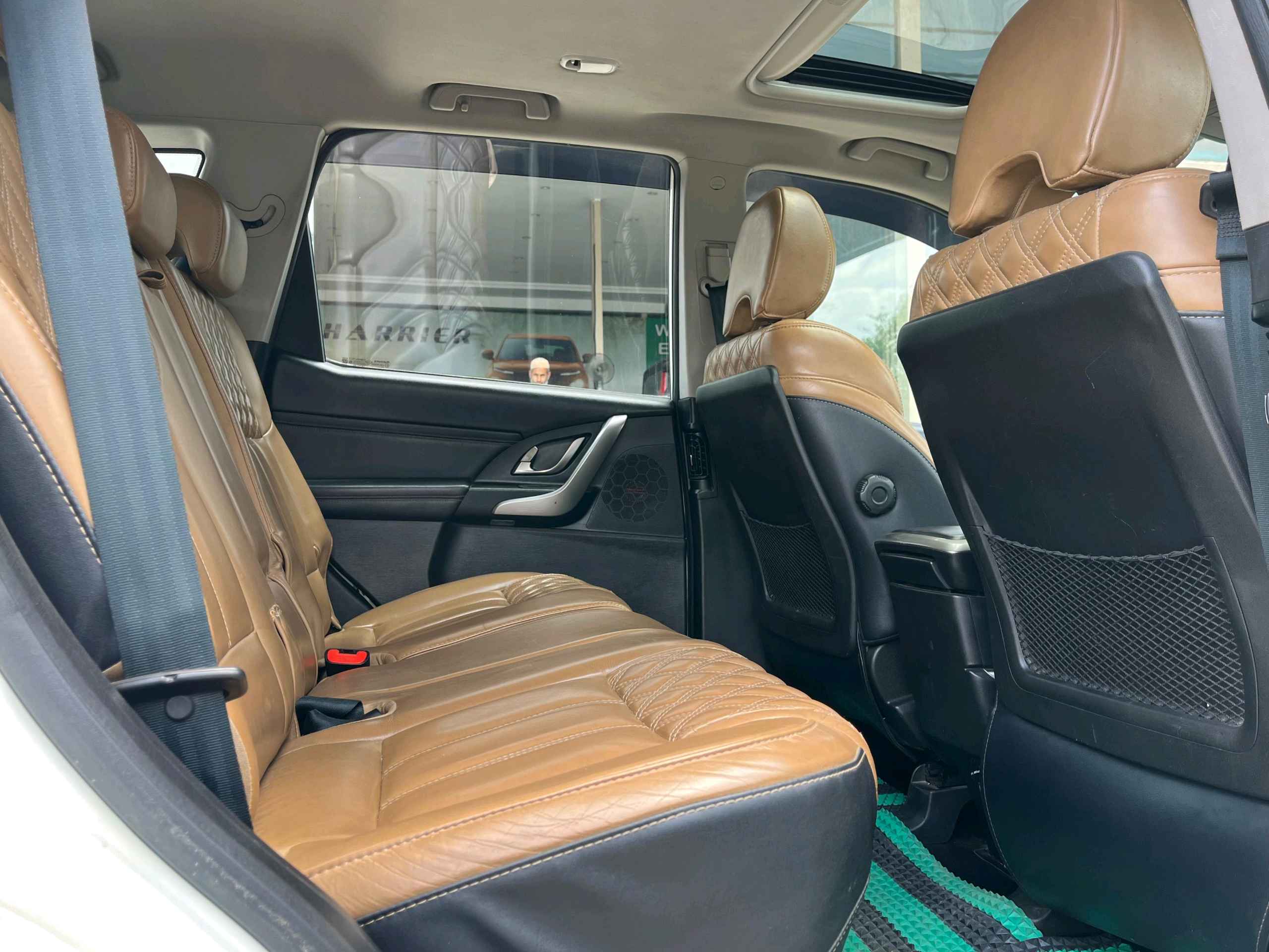 Mahindra Xuv500 photo 9