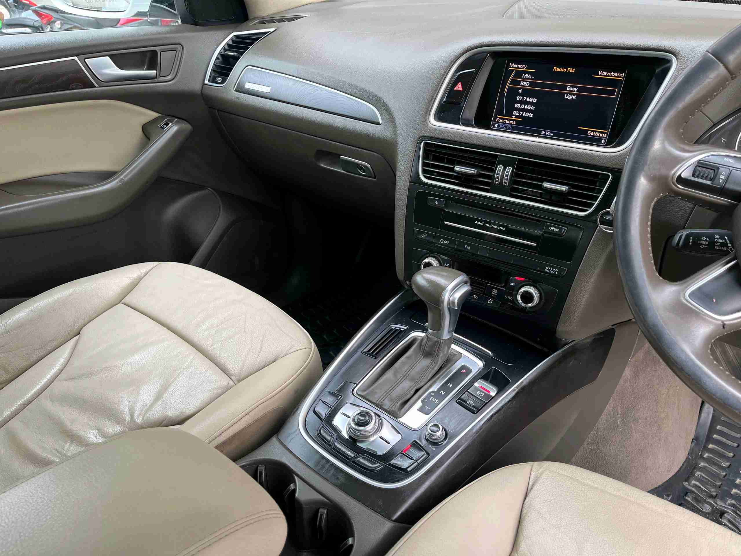 Audi Q5 photo 8