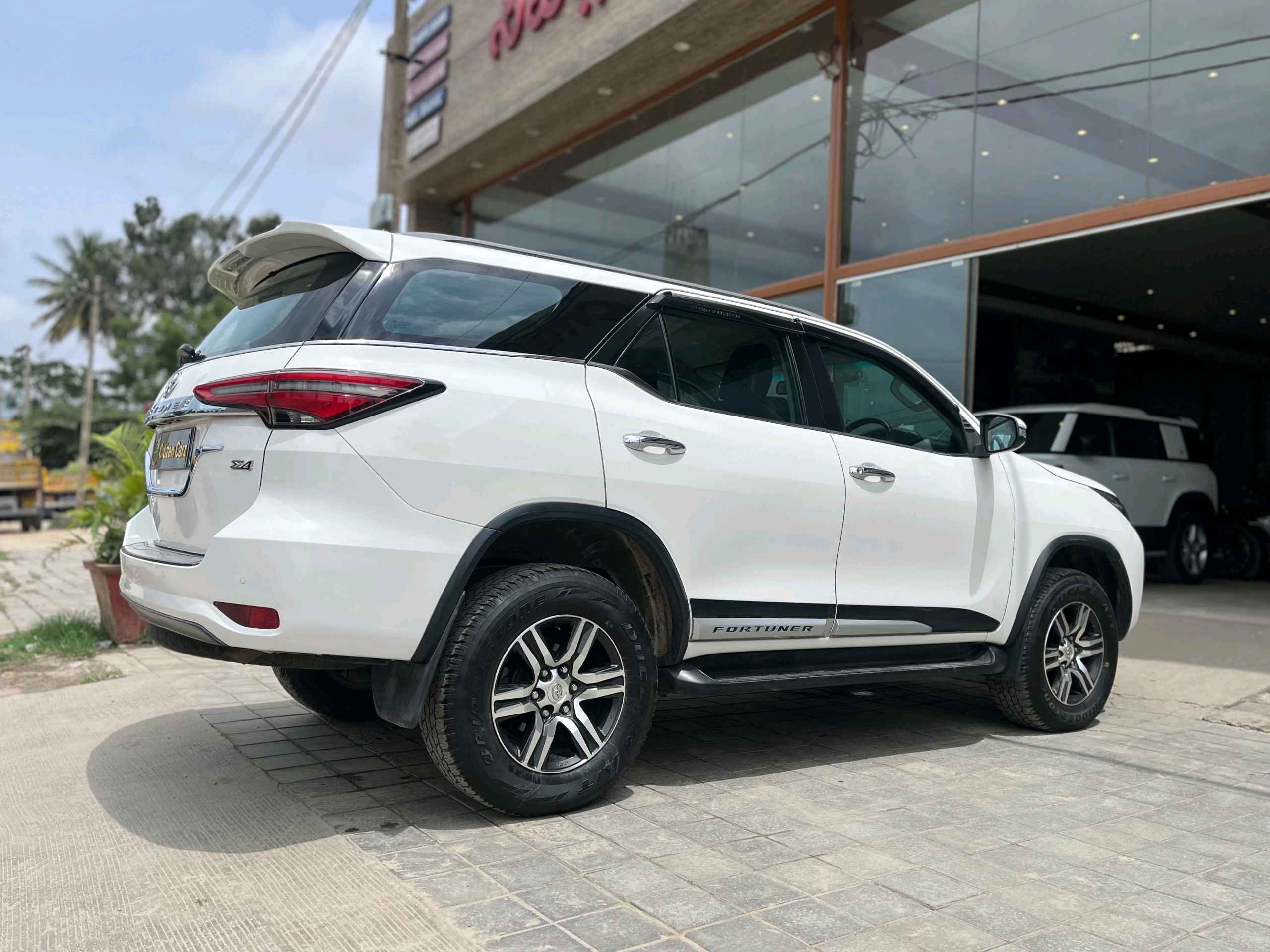 Toyota Fortuner photo 12