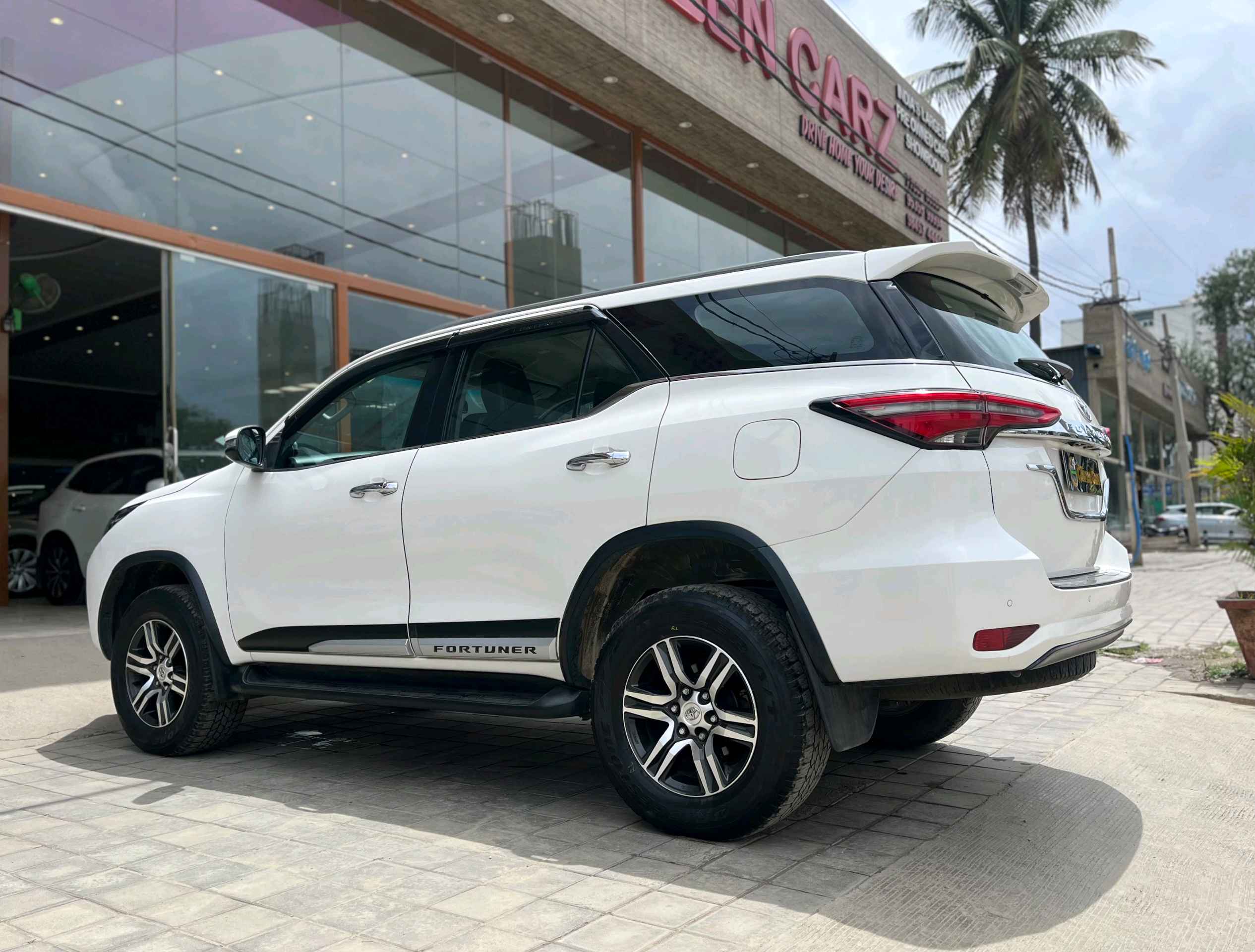 Toyota Fortuner photo 13