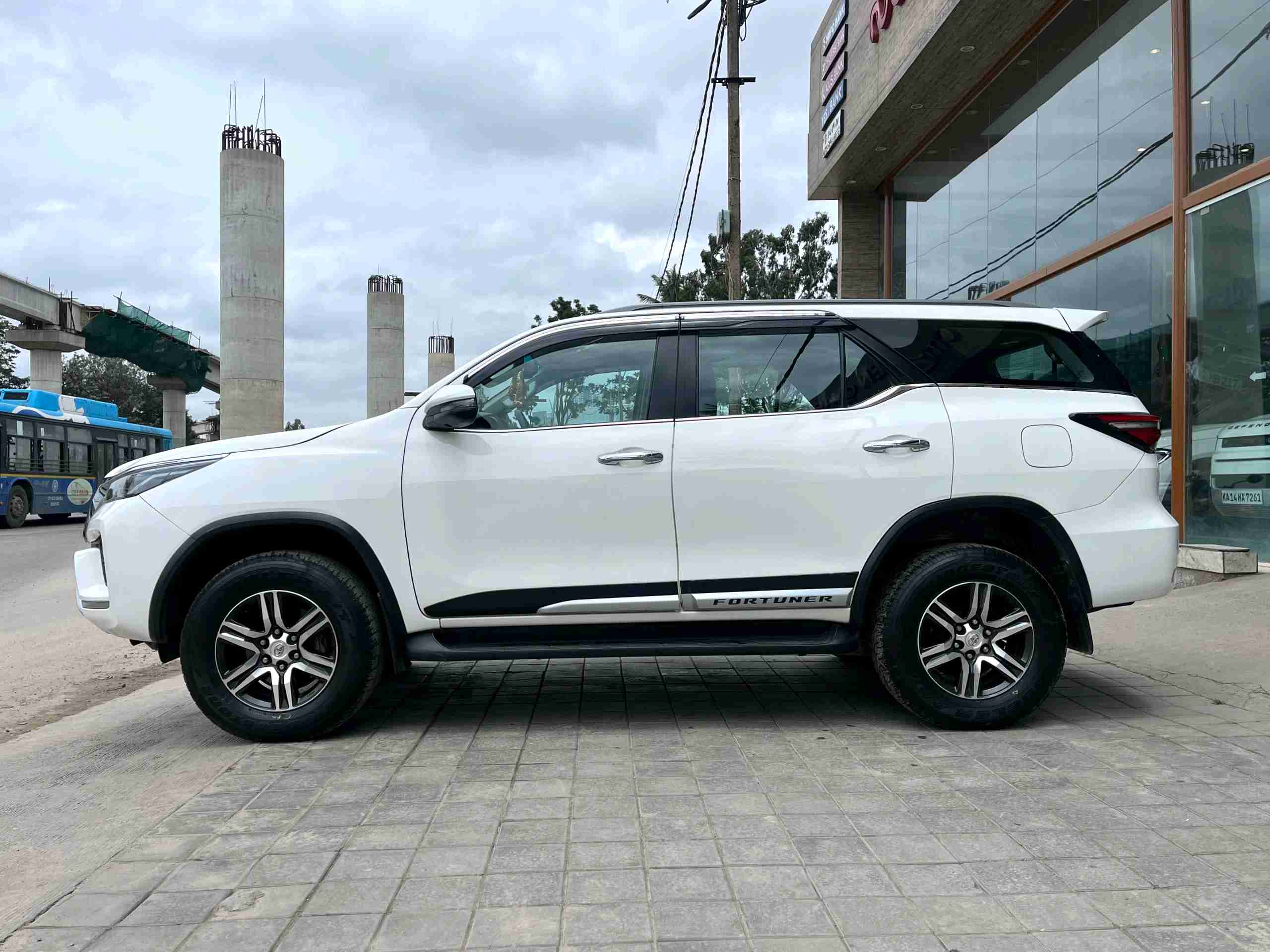 Toyota Fortuner photo 19