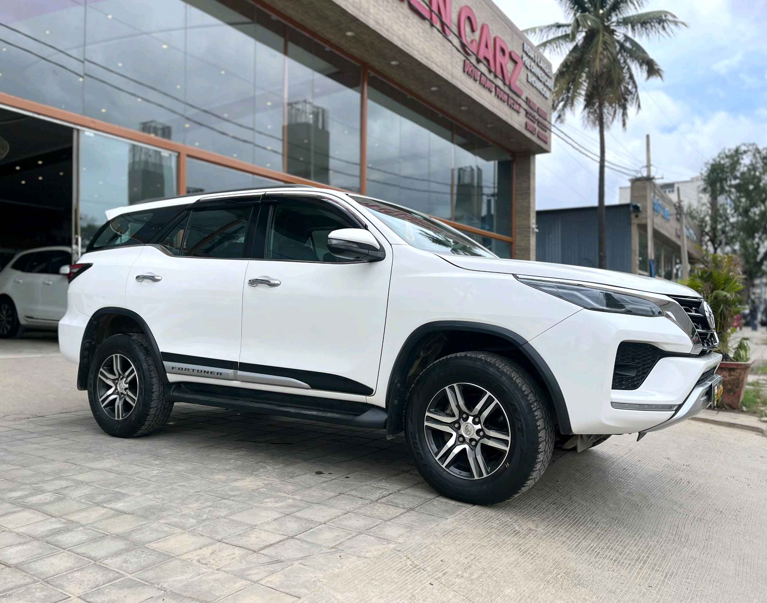 Toyota Fortuner photo 2