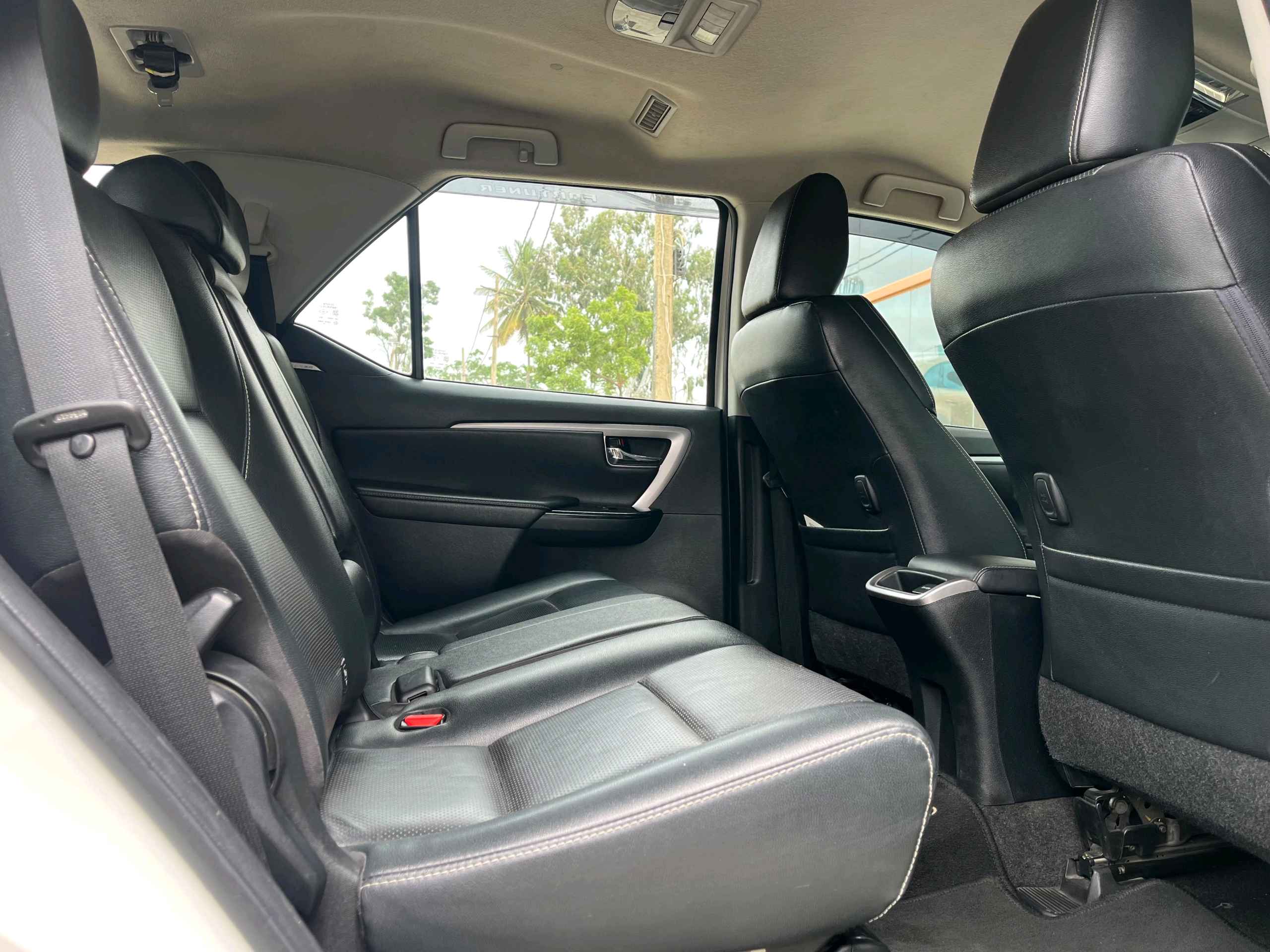 Toyota Fortuner photo 8