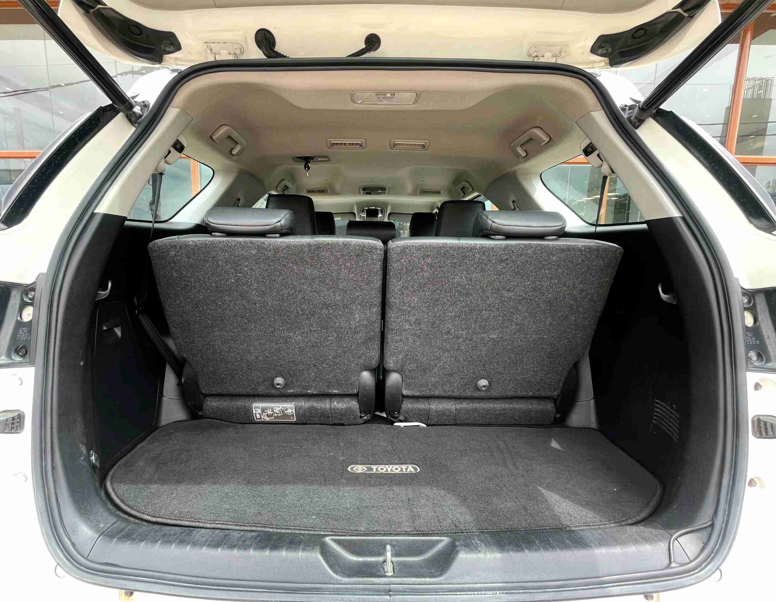Toyota Fortuner photo 9