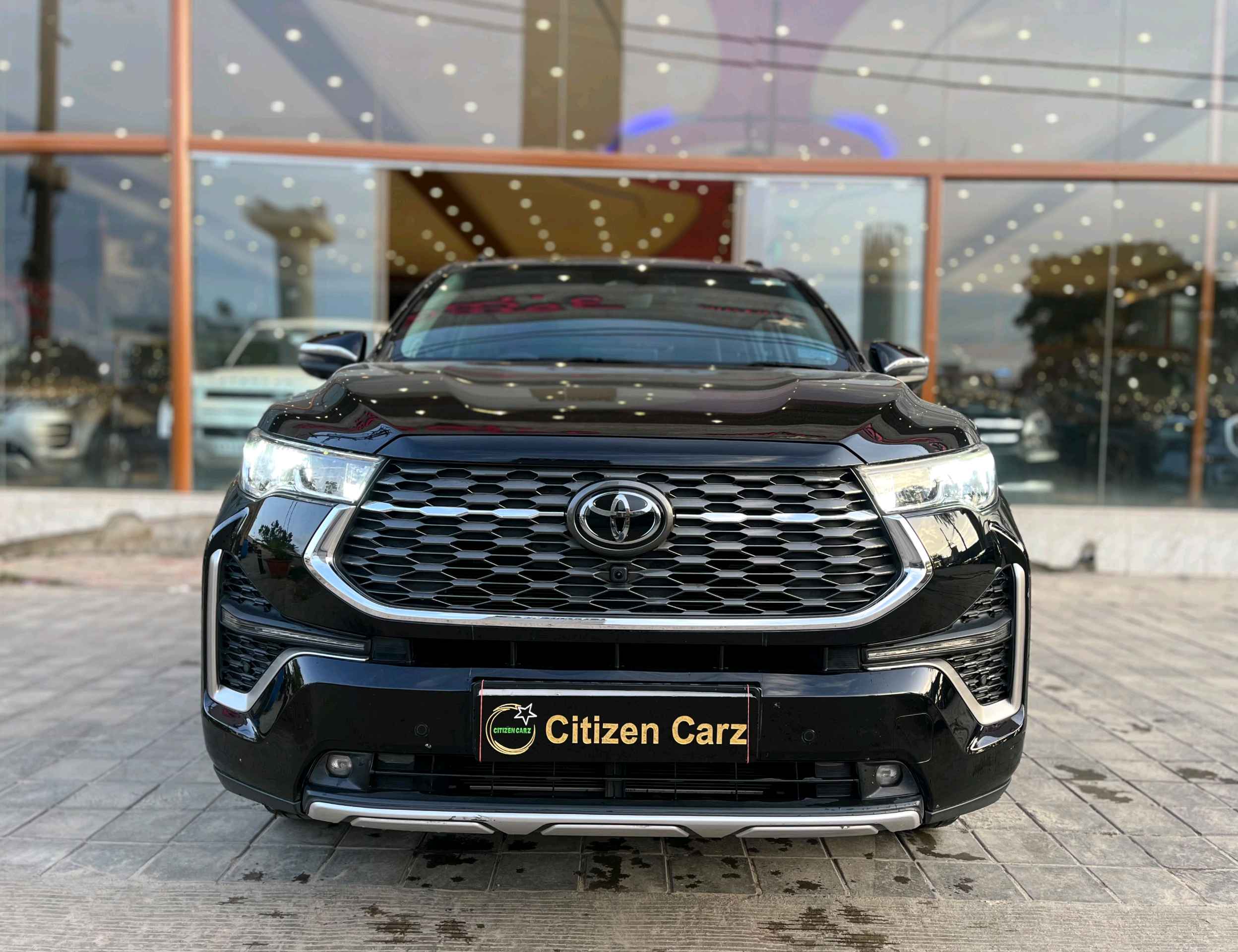 Toyota Innova Hycross