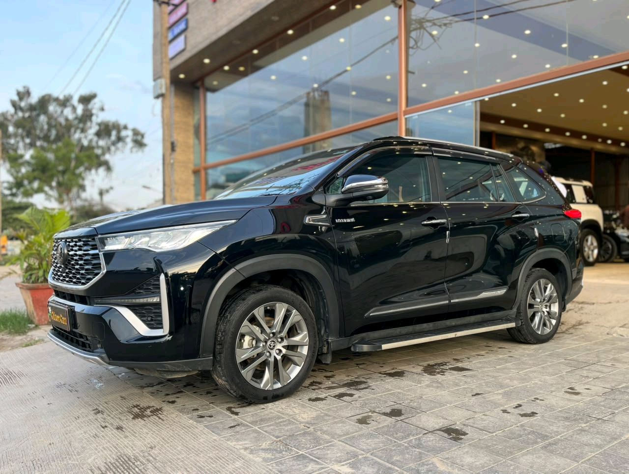 Toyota Innova Hycross photo 11