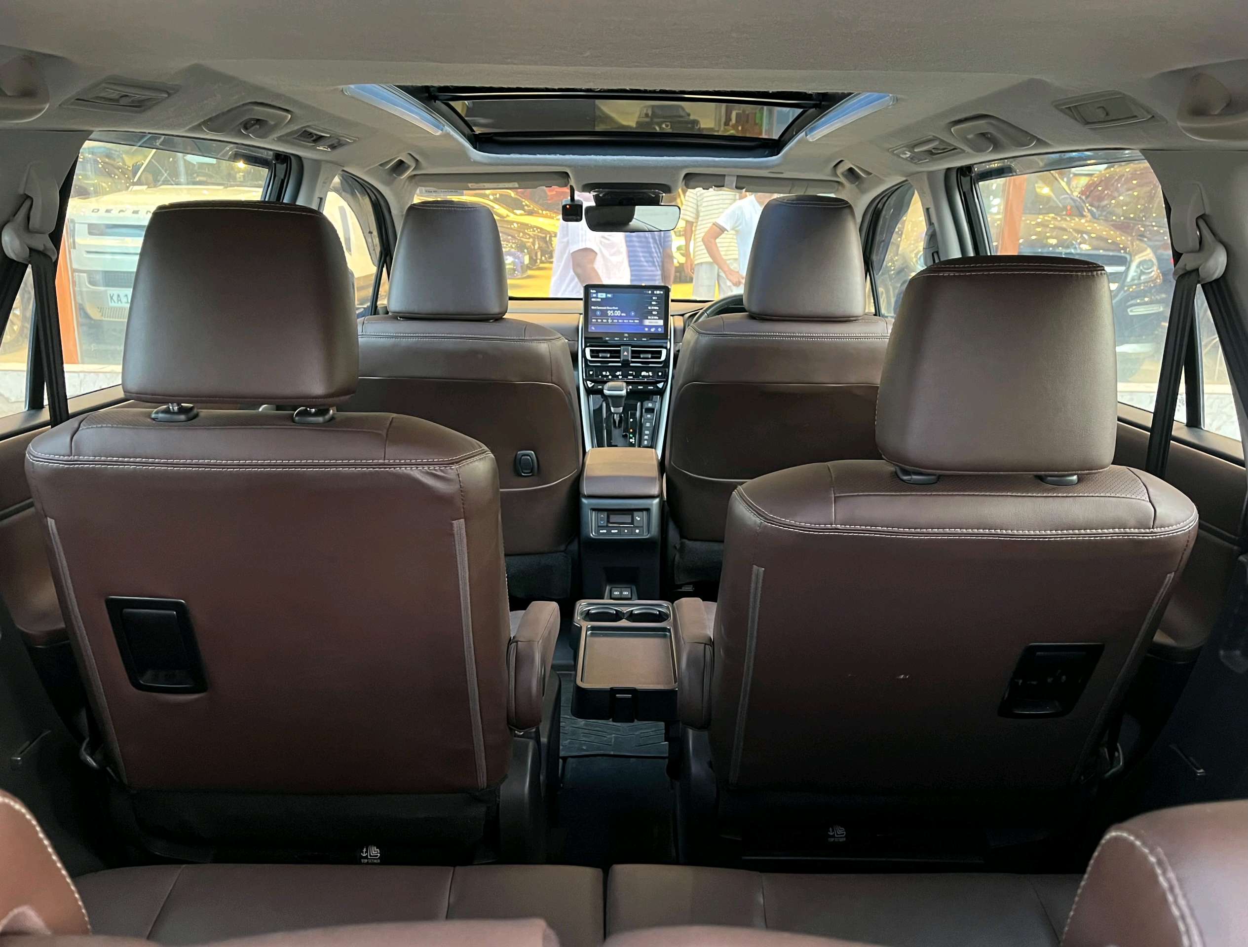 Toyota Innova Hycross photo 9