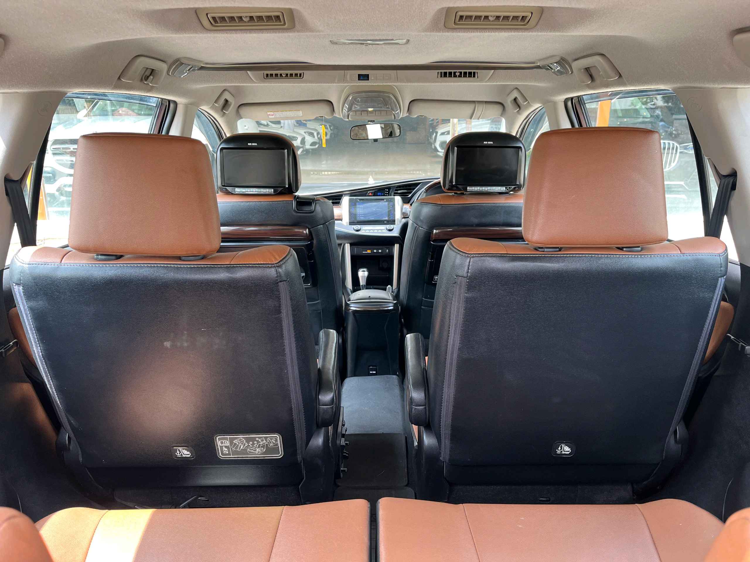 Toyota Innova Crysta photo 8