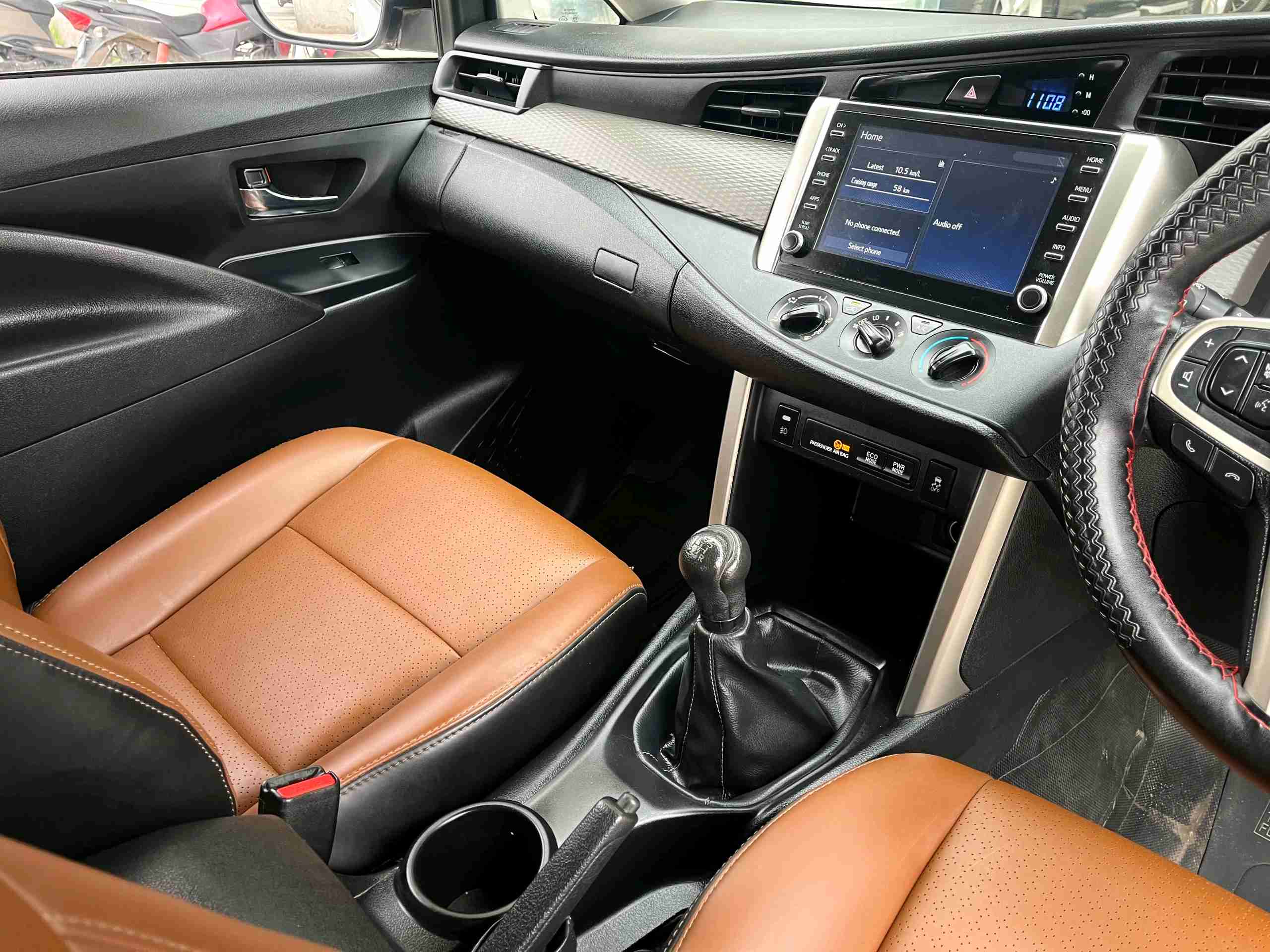 Toyota Innova Crysta photo 4