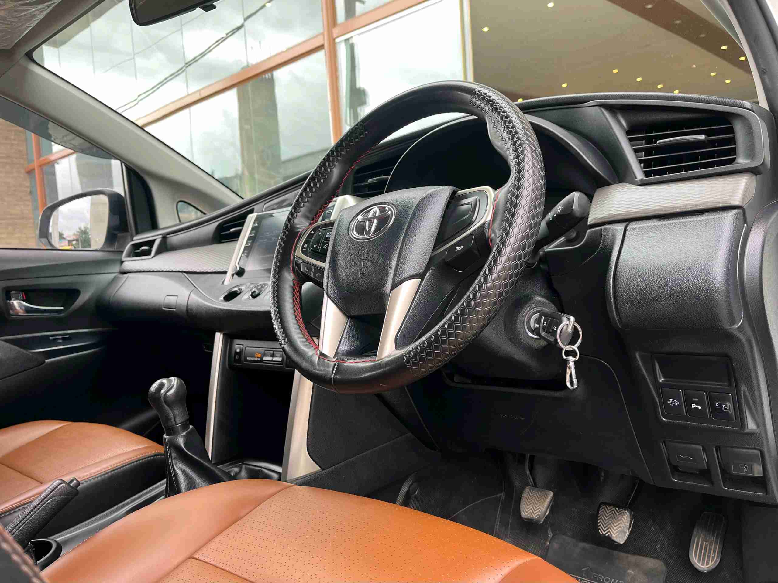 Toyota Innova Crysta photo 5