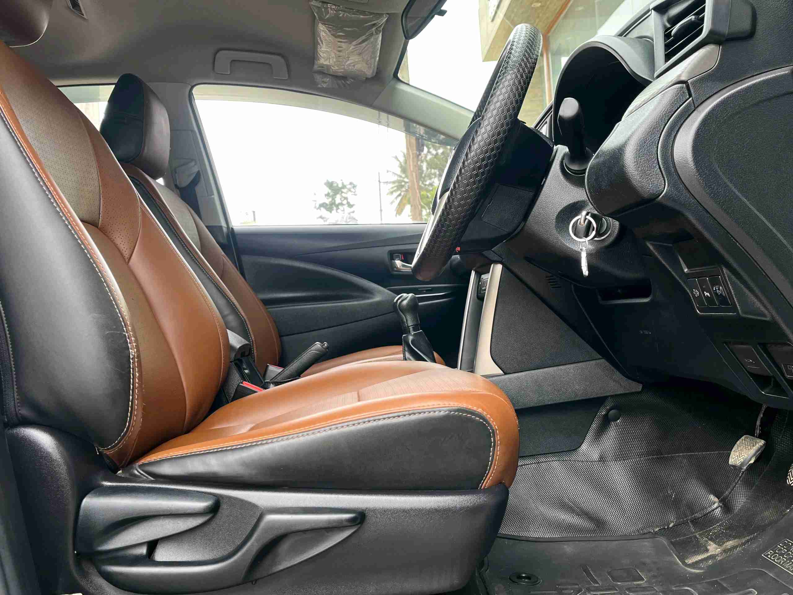 Toyota Innova Crysta photo 6