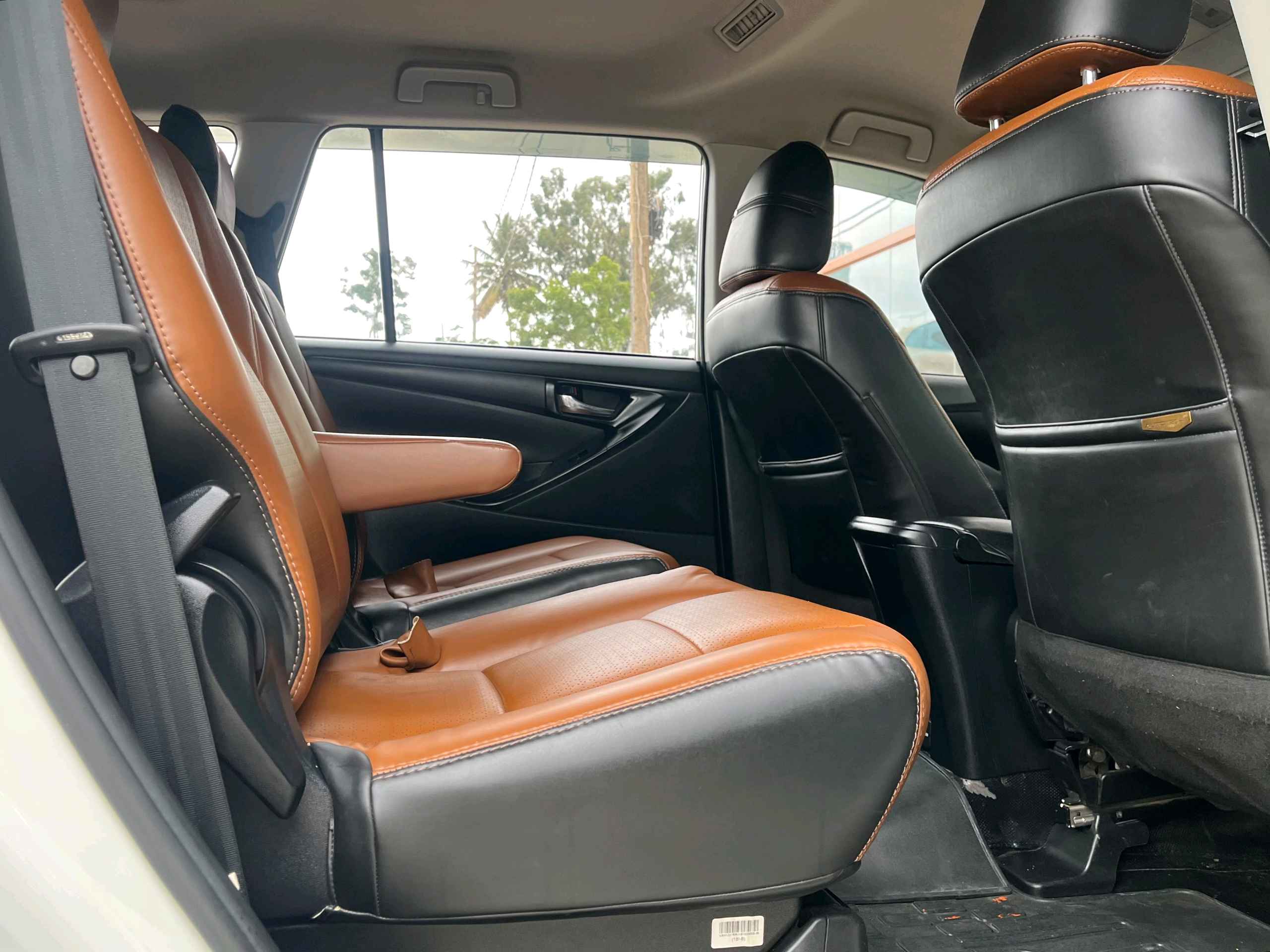 Toyota Innova Crysta photo 7