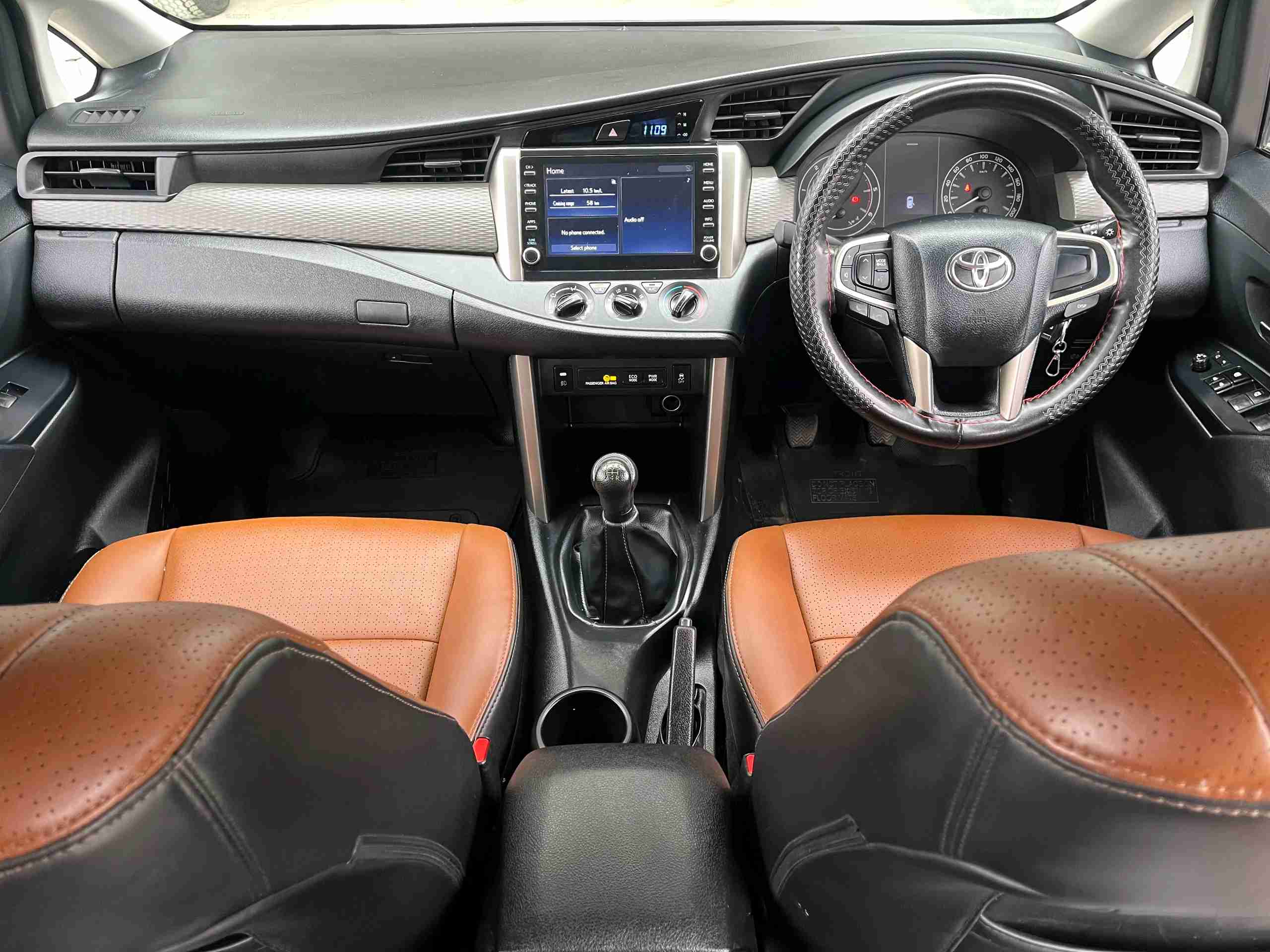 Toyota Innova Crysta photo 8