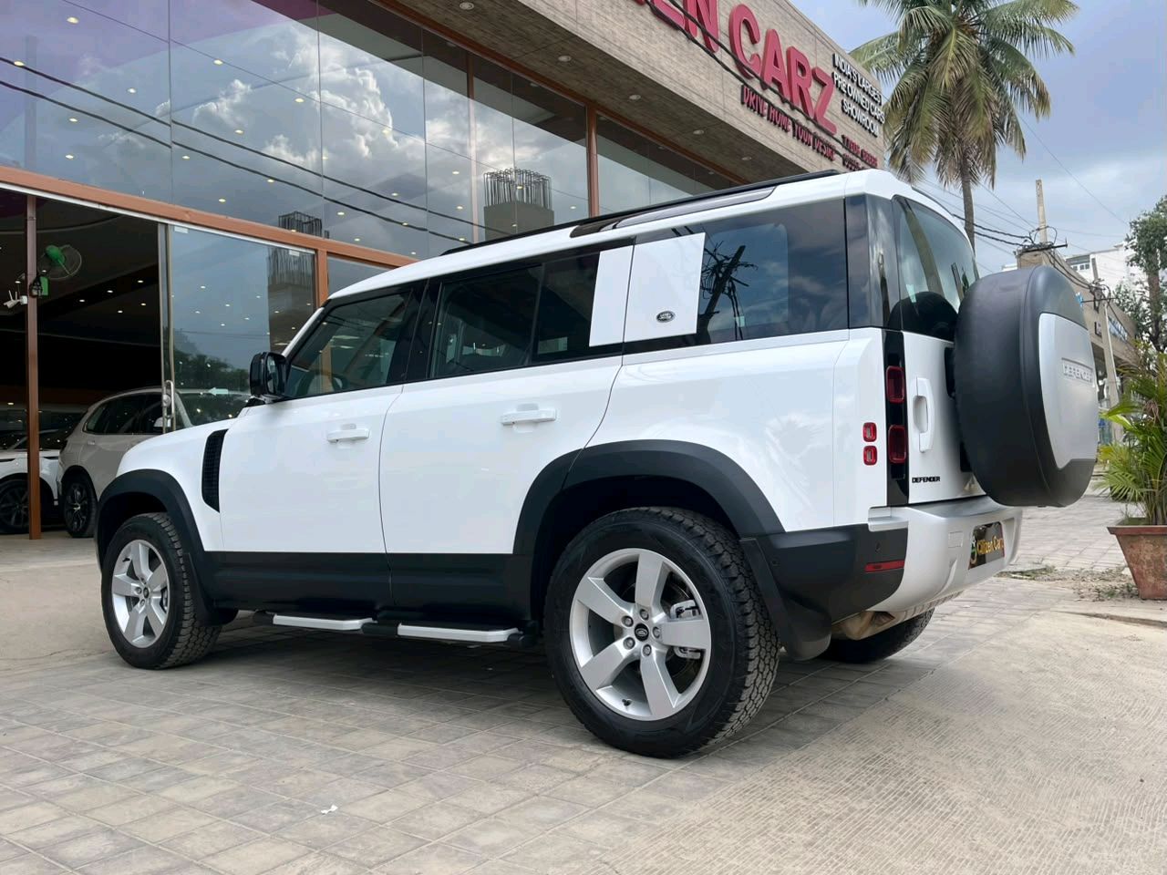 Land Rover Defender 110 photo 13