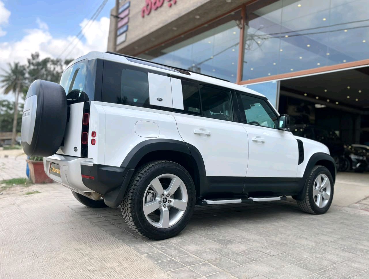 Land Rover Defender 110 photo 6