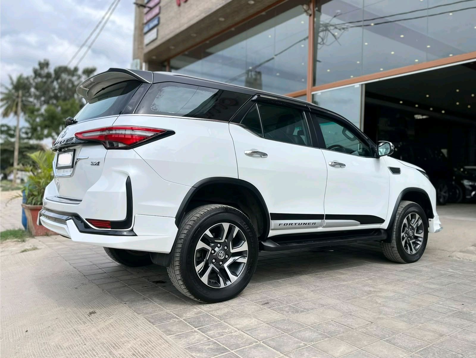 Toyota Fortuner Legender+ photo 8
