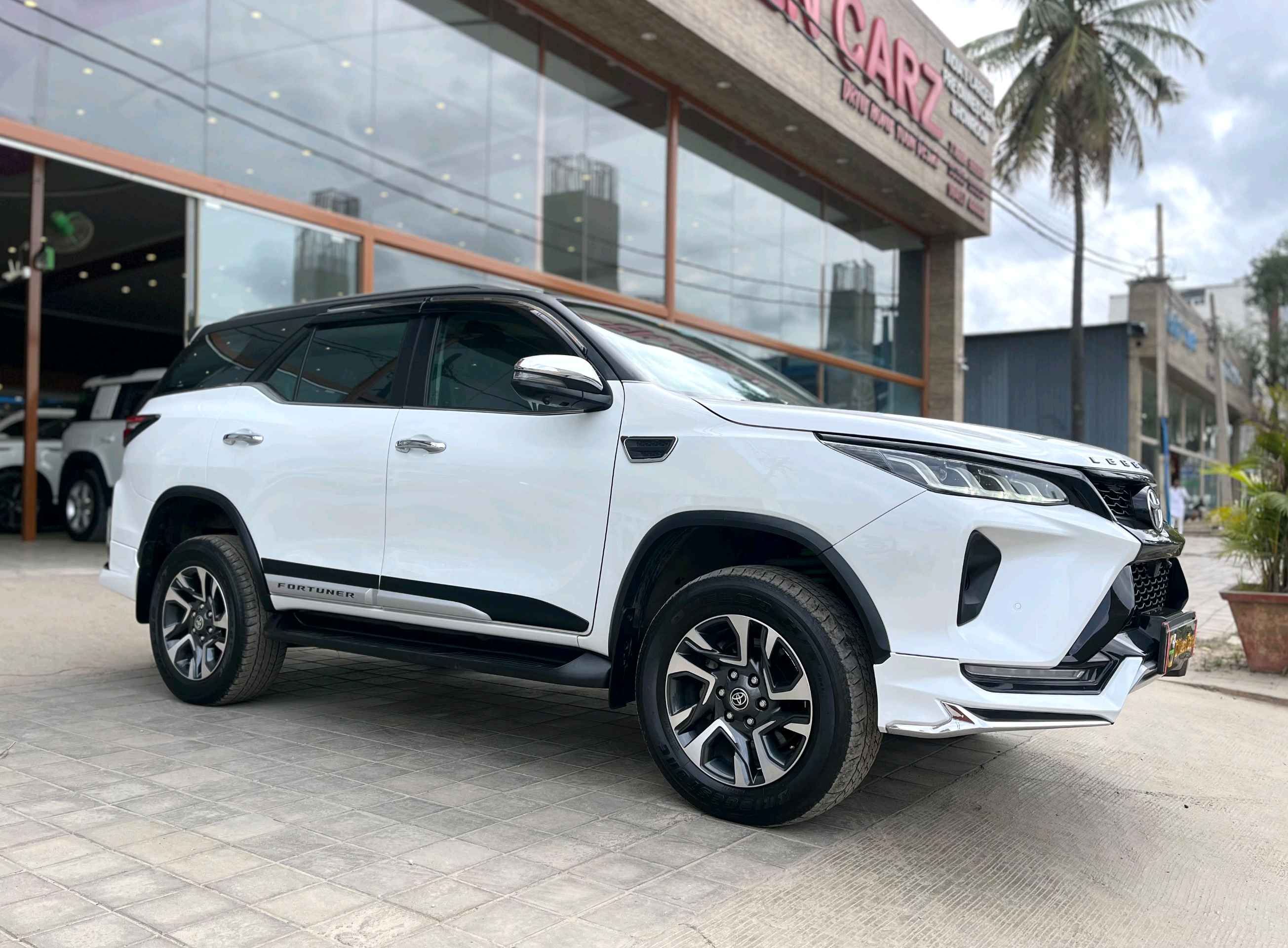Toyota Fortuner Legender+ photo 2