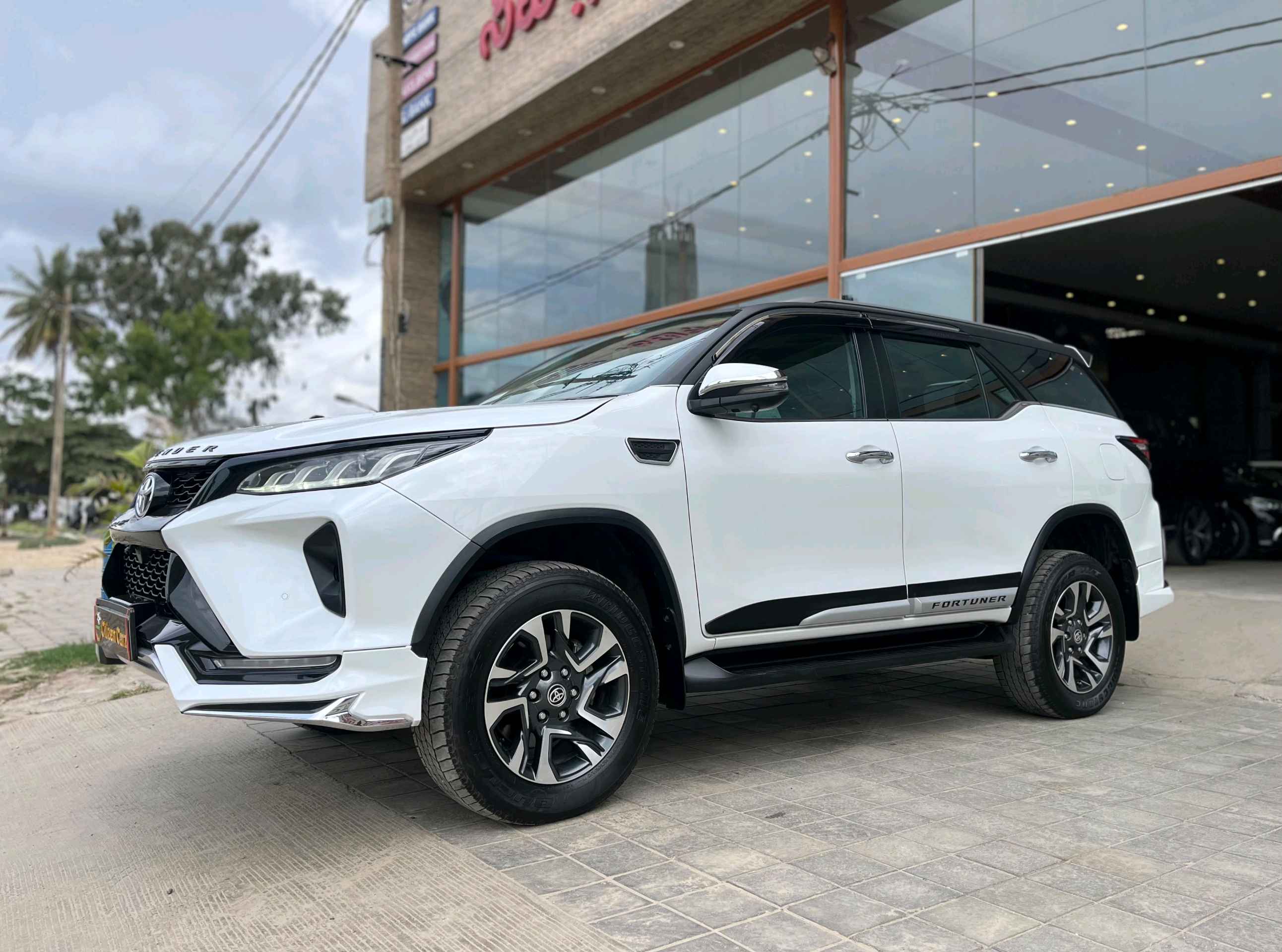 Toyota Fortuner Legender+ photo 3