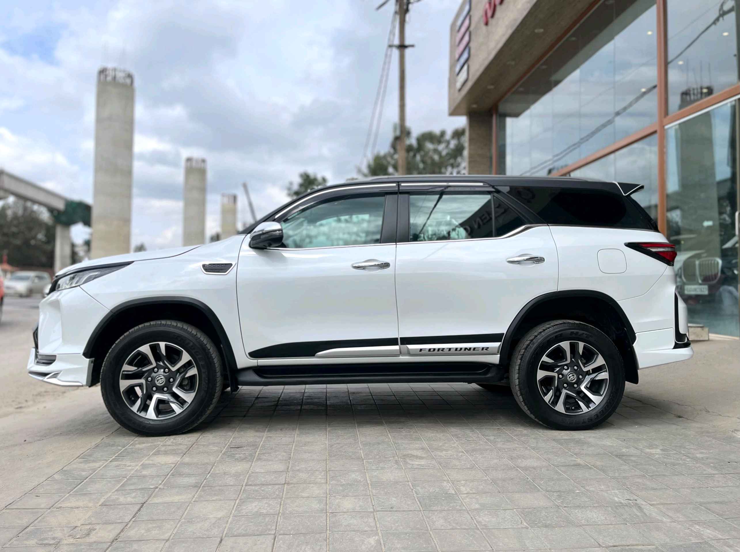 Toyota Fortuner Legender+ photo 7