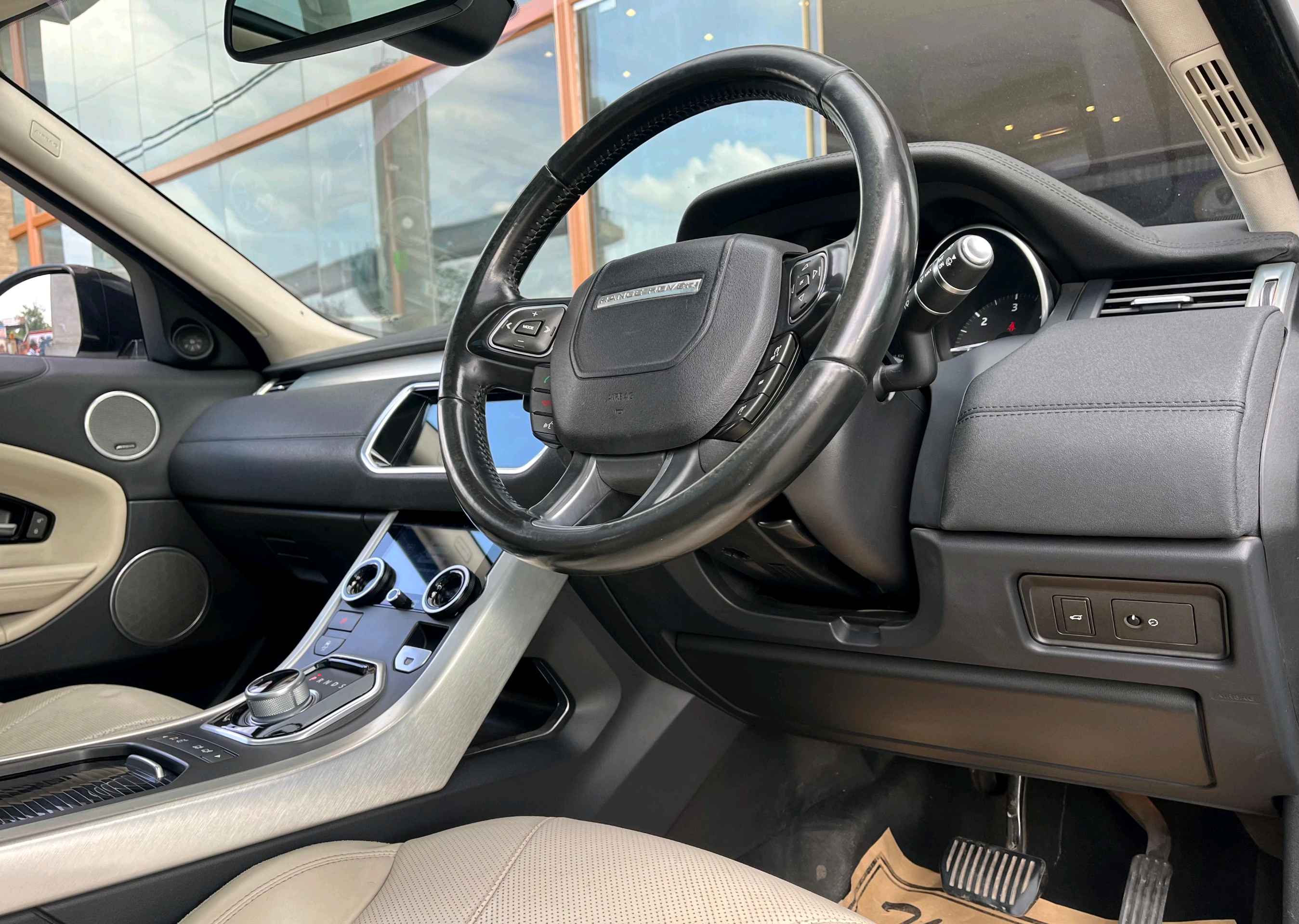 Land Rover Discovery Sport photo 12