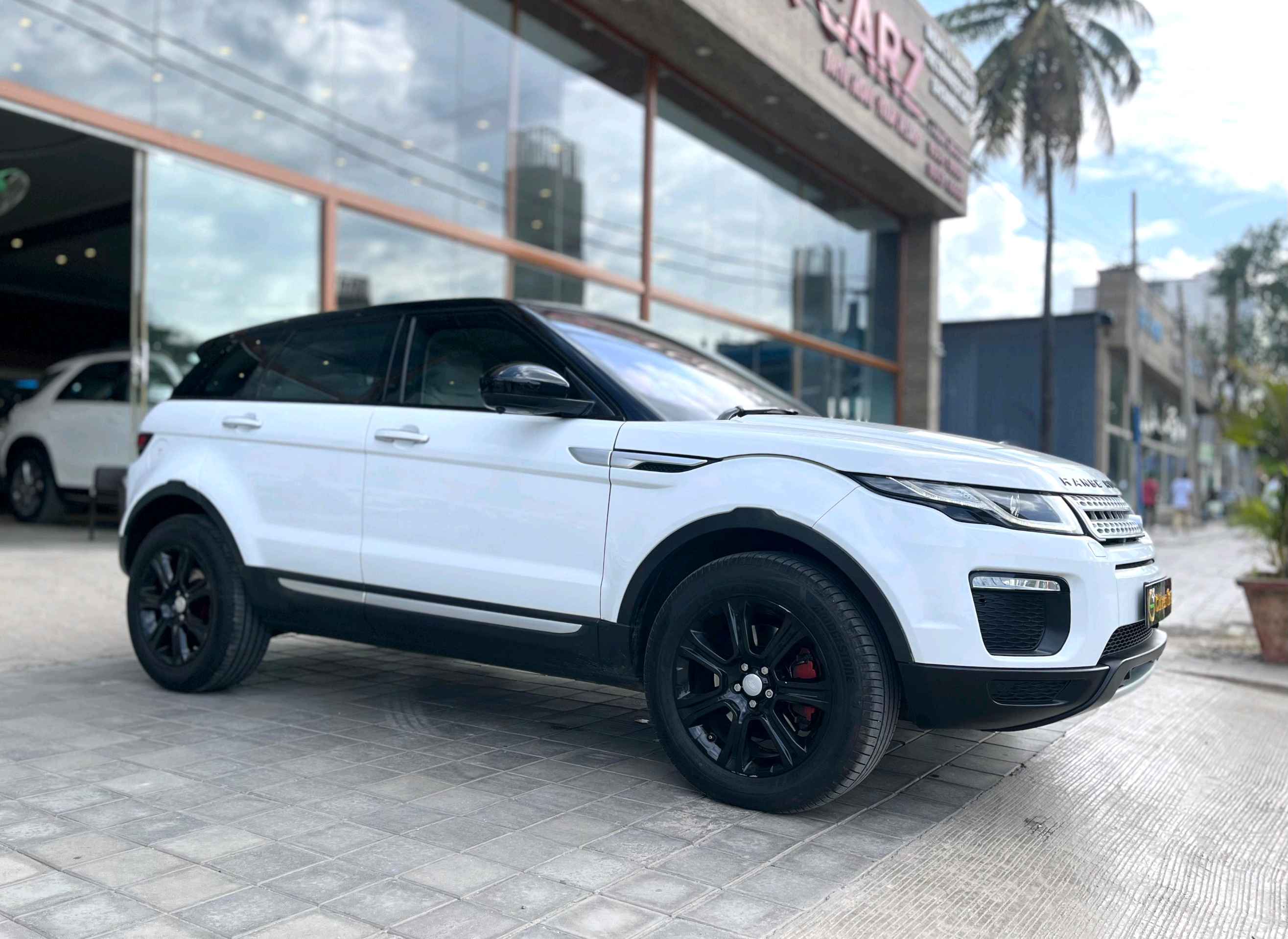 Land Rover Discovery Sport photo 13