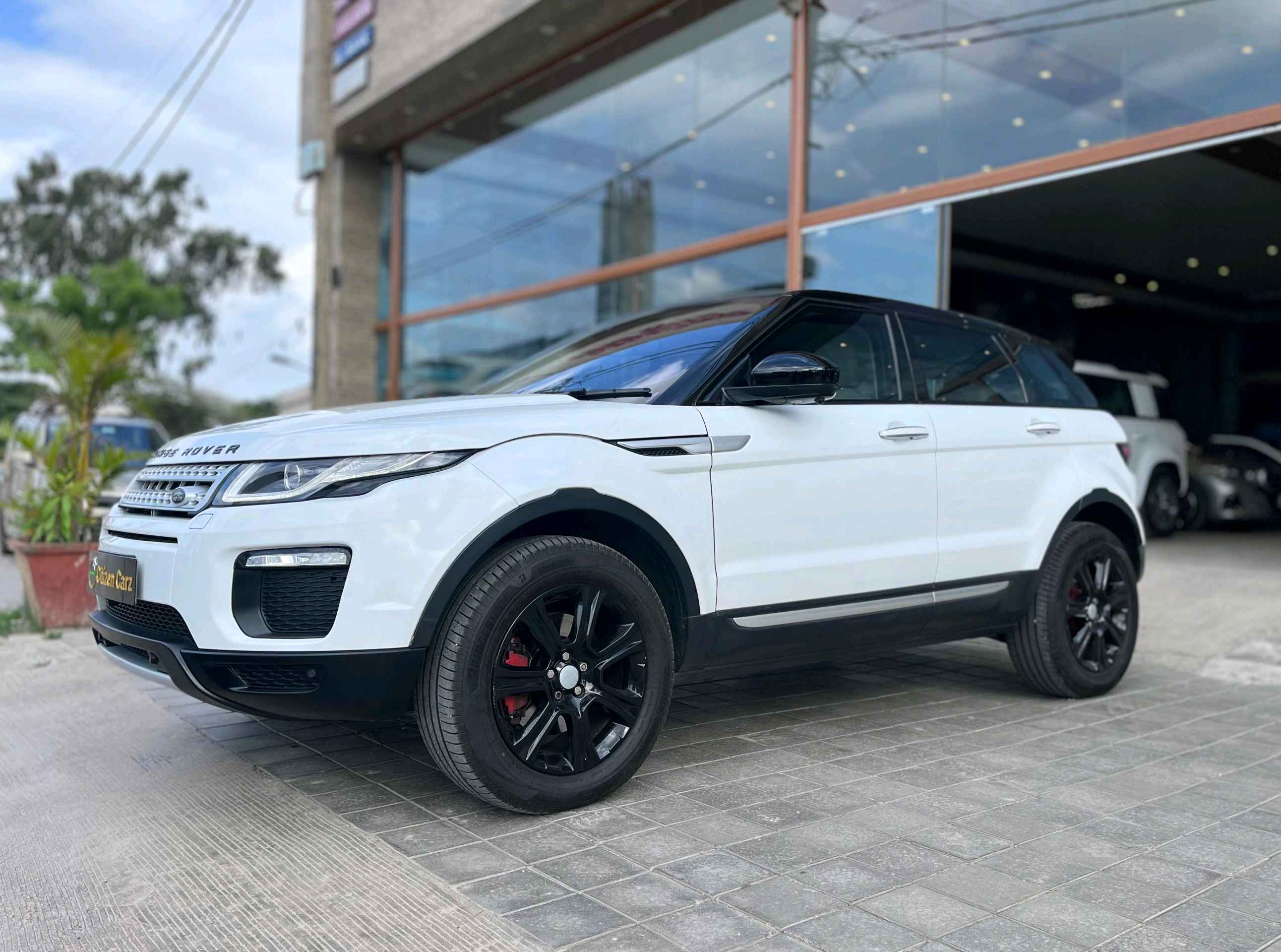 Land Rover Discovery Sport photo 14