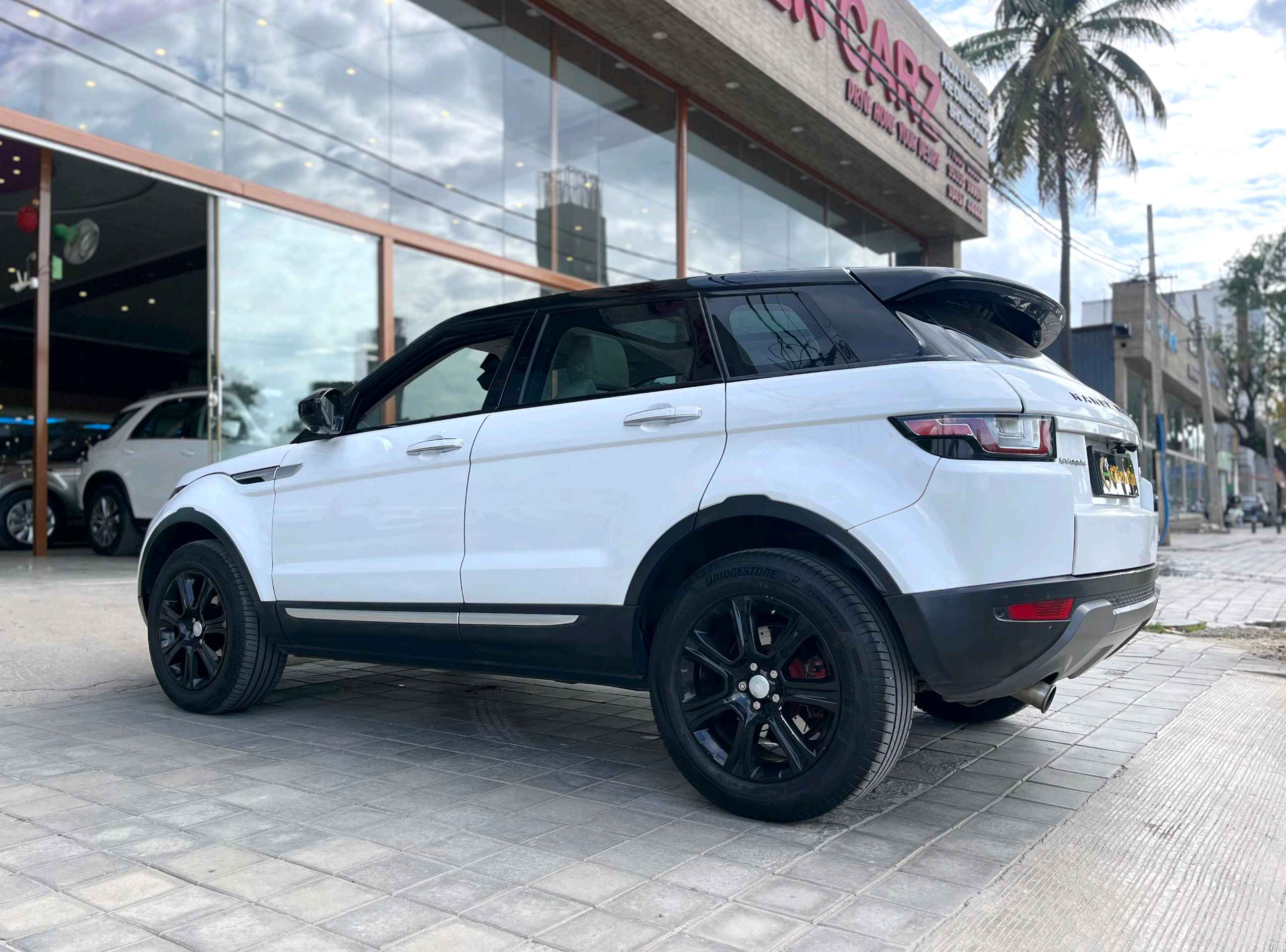 Land Rover Discovery Sport photo 4