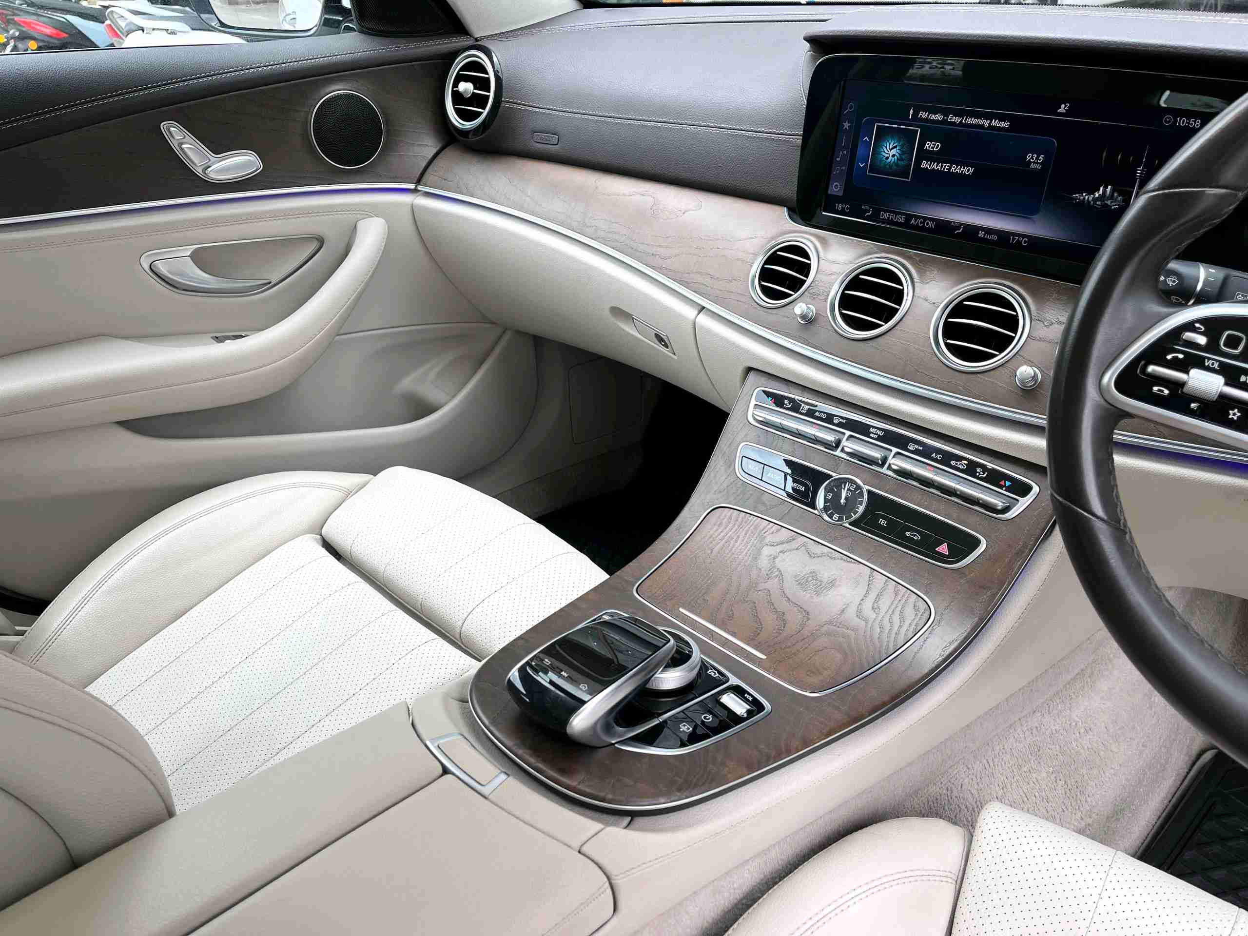 Mercedes Benz E Class photo 7