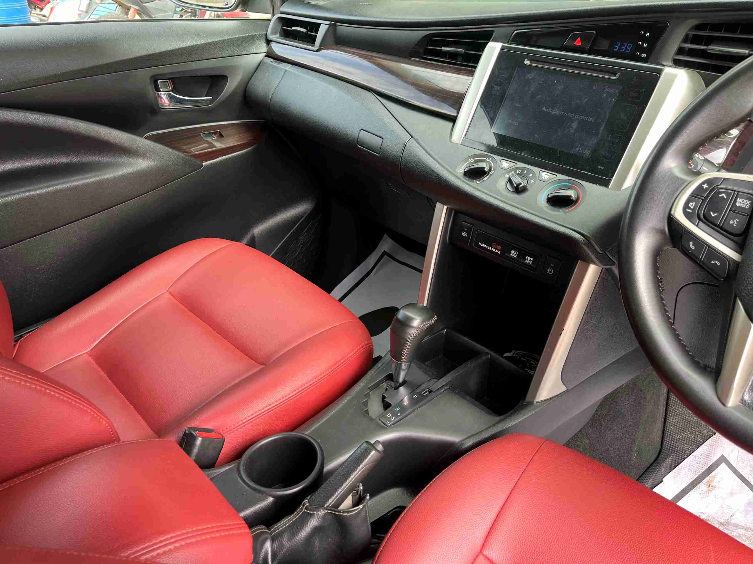 Toyota Innova Crysta photo 10