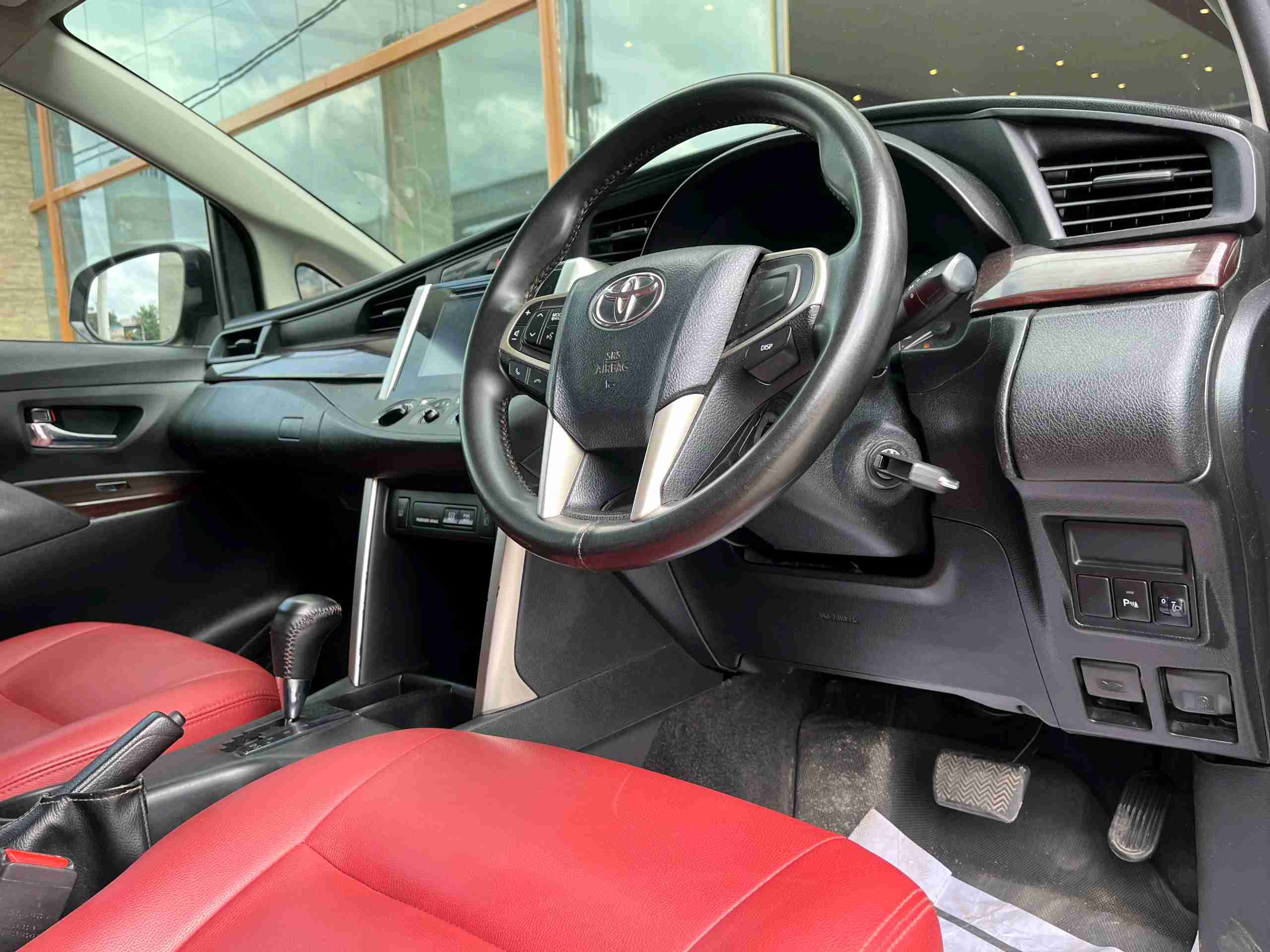 Toyota Innova Crysta photo 9