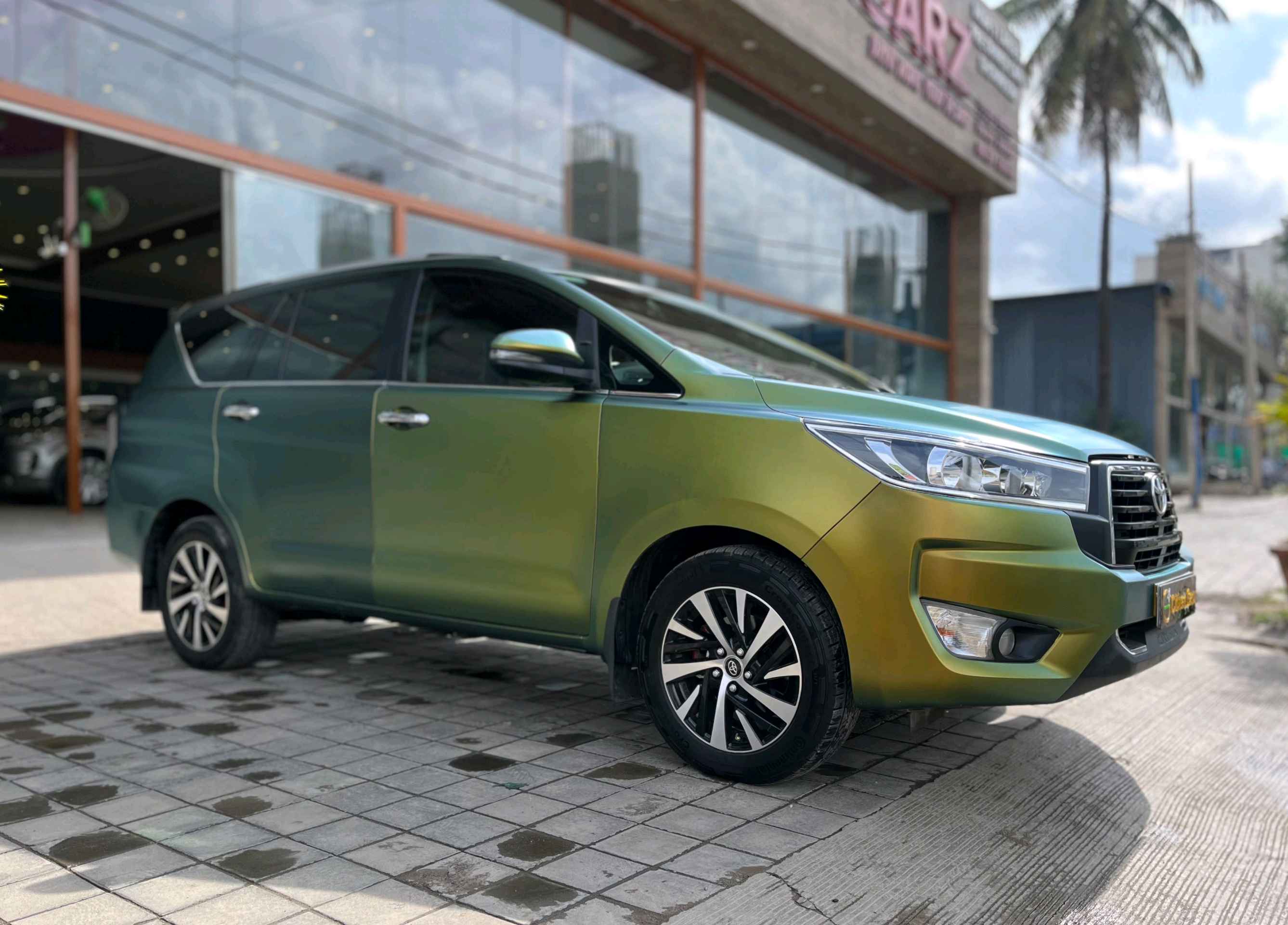 Toyota Innova Crysta photo 3