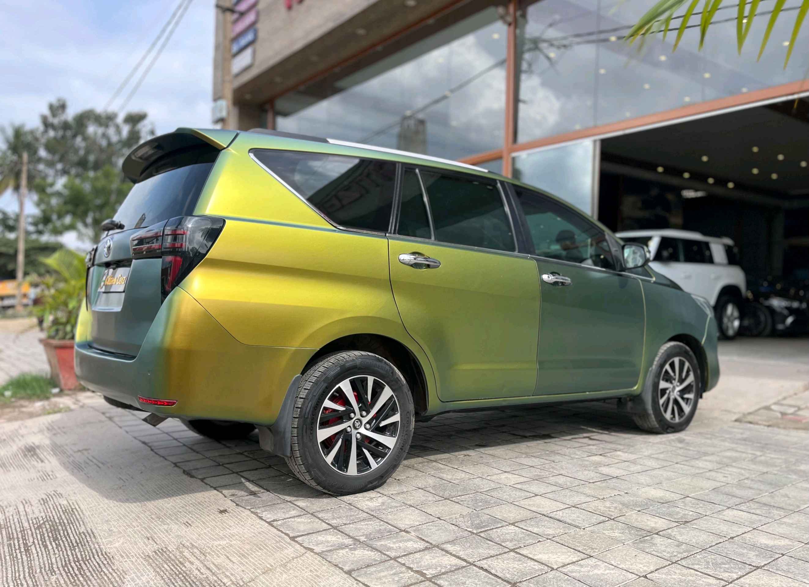Toyota Innova Crysta photo 4