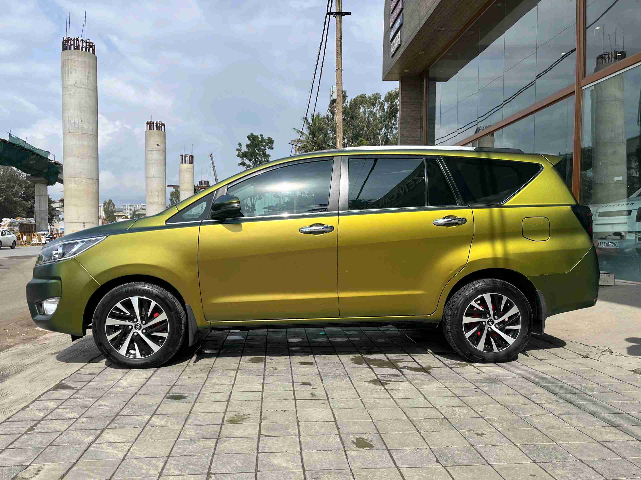 Toyota Innova Crysta photo 5