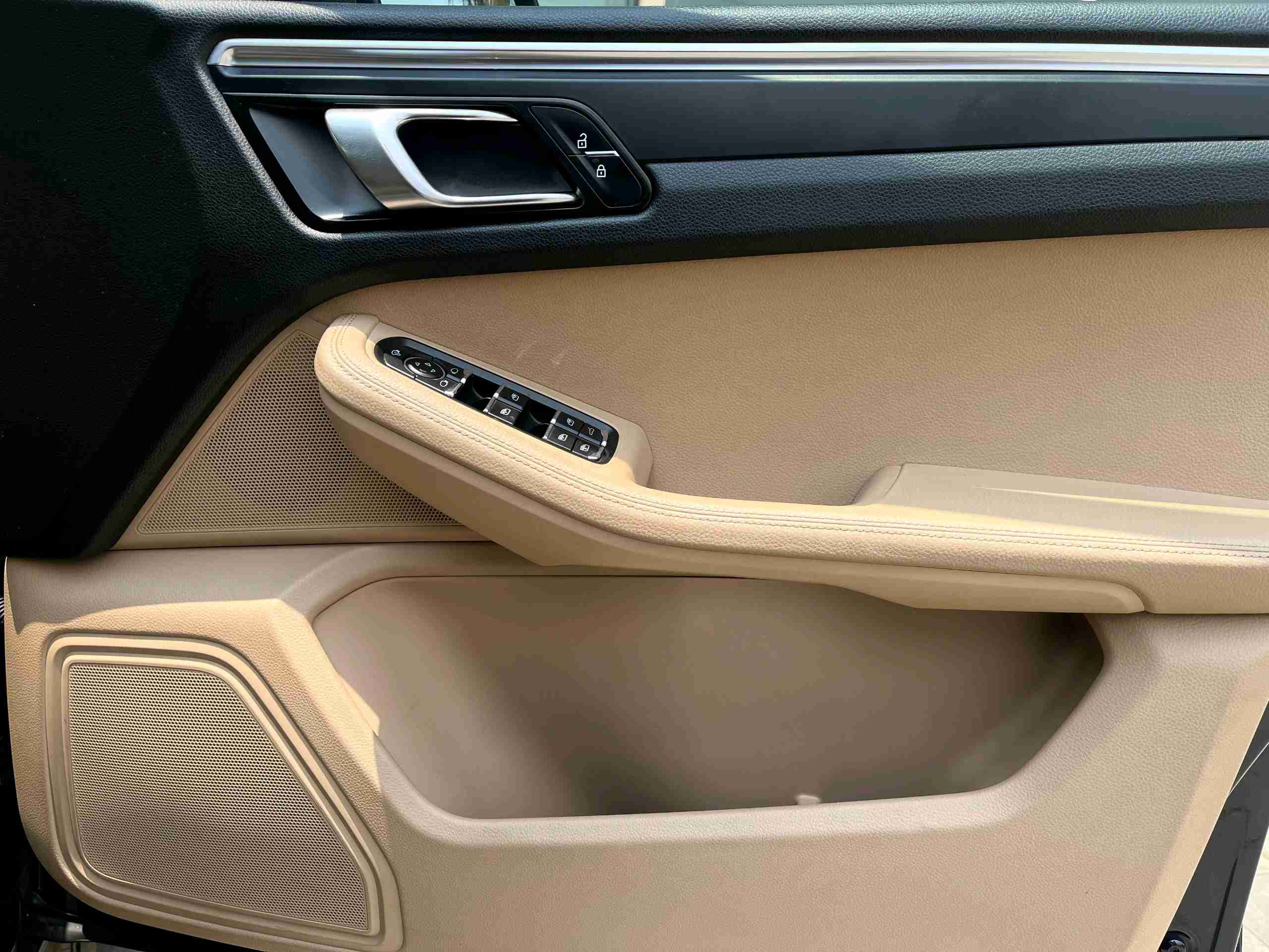 PORSCHE Macan photo 13