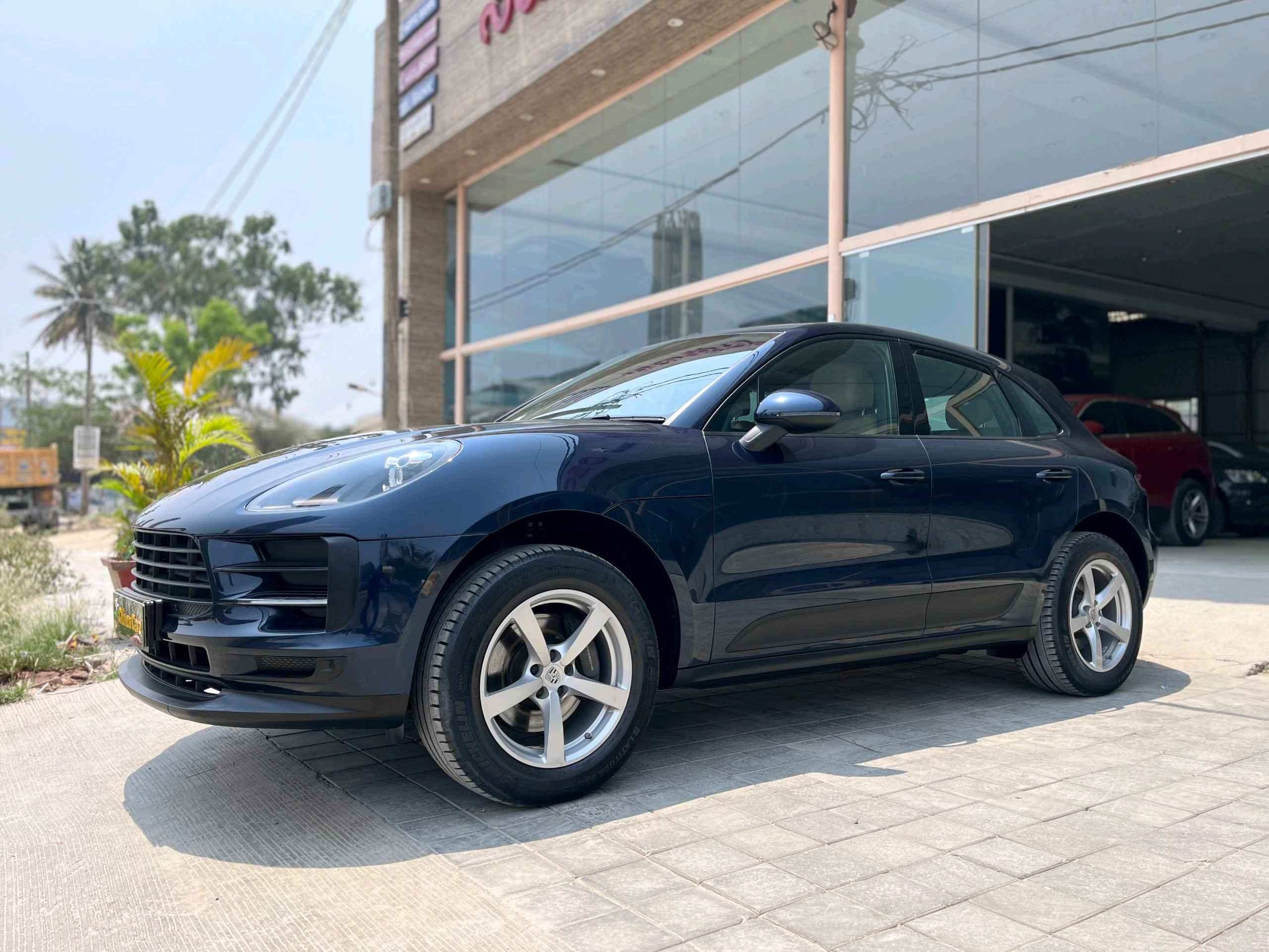 PORSCHE Macan photo 3