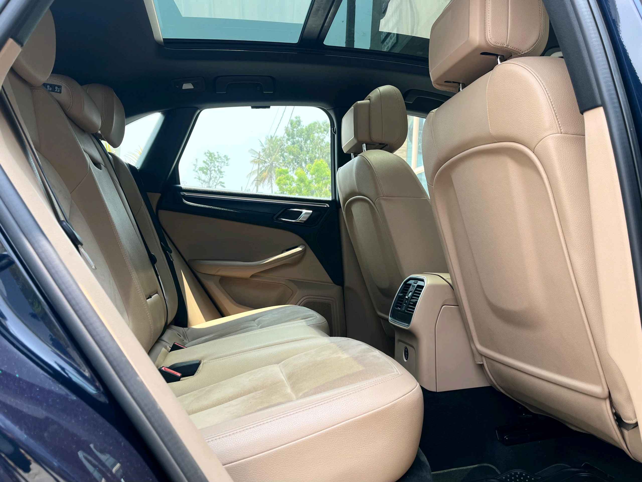 PORSCHE Macan photo 4